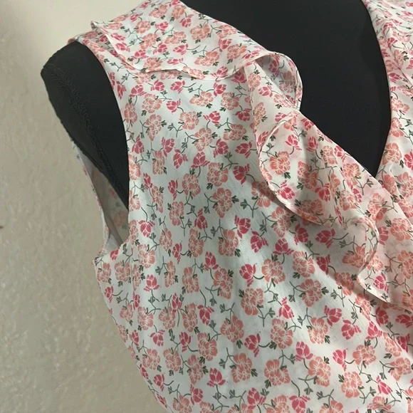 1749 NWT Max Studio Sleeveless Floral Blouse W/Tie Embellishment On Back. SzS - Picture 8 of 11